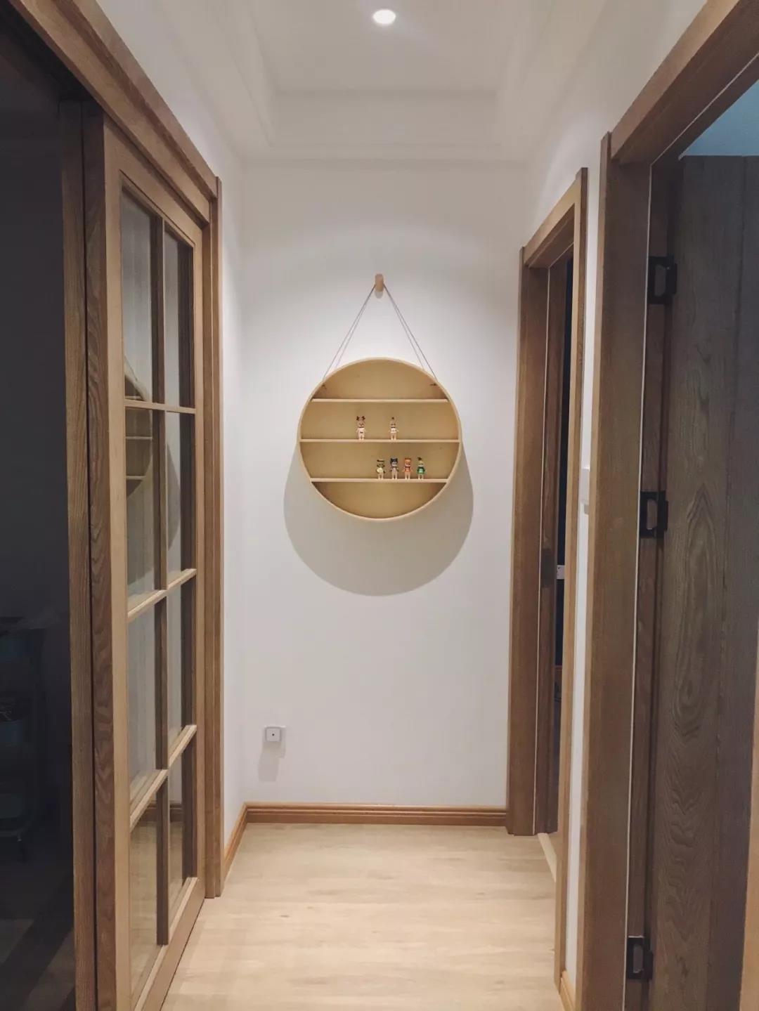 走廊尽头这面墙，该怎么装？